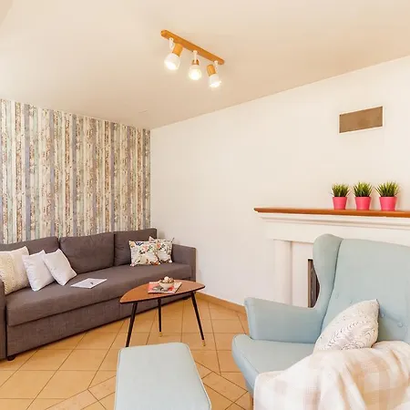 Apartment Old Town Charles Budweis